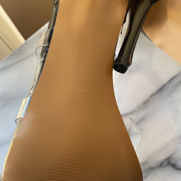 Black & Silver butterfly sandal with gold ankle chain. Stylish & sexy. NWOT - Picture 6 of 14